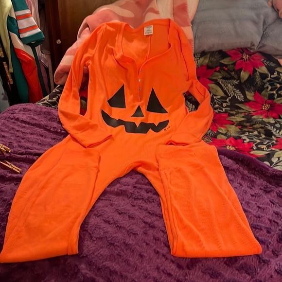 NWOT VS PINK 🎃 Halloween long Jane onesie sz medium - Picture 1 of 5